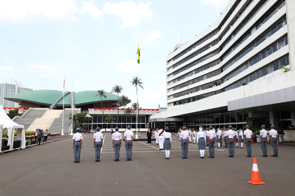 Lomba paskibraka dalam peringatan Hari Konstitusi ke-80 MPR RI (Ashar/SinPo.id)