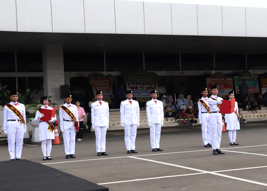 Lomba paskibraka dalam peringatan Hari Konstitusi ke-80 MPR RI (Ashar/SinPo.id)