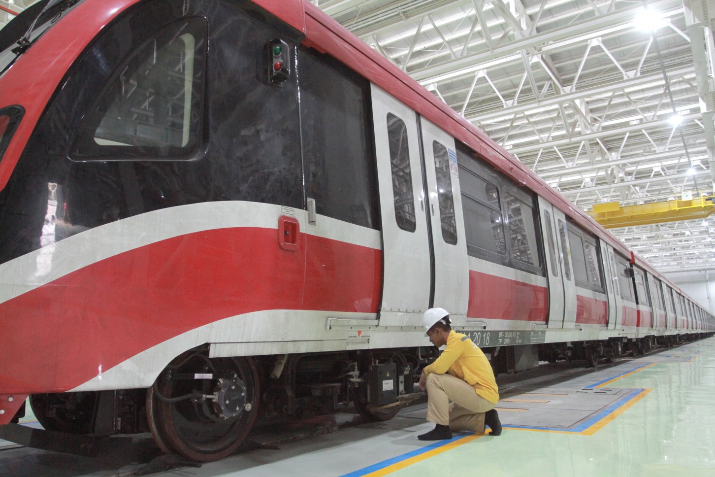 LRT Jabodebek sudah mencapai tahap penyelesaian 85 persen dan nantinya akan siap beroperasi pada Juli 2023 mendatang (Ashar/SinPo.id)