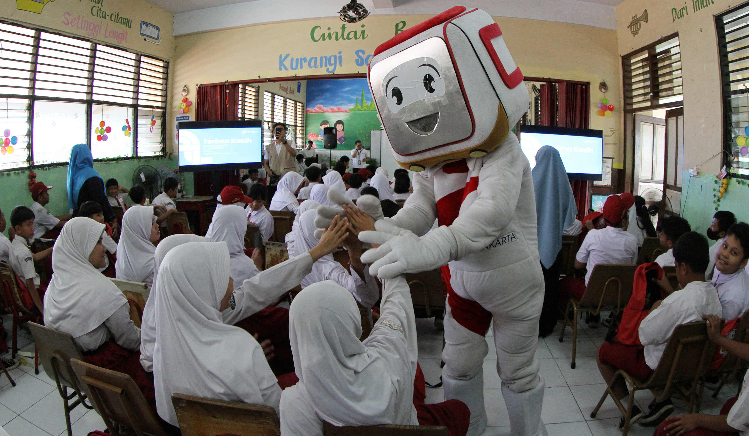 Edukasi transportasi publik. (Agus Priatna/SinPo.id)