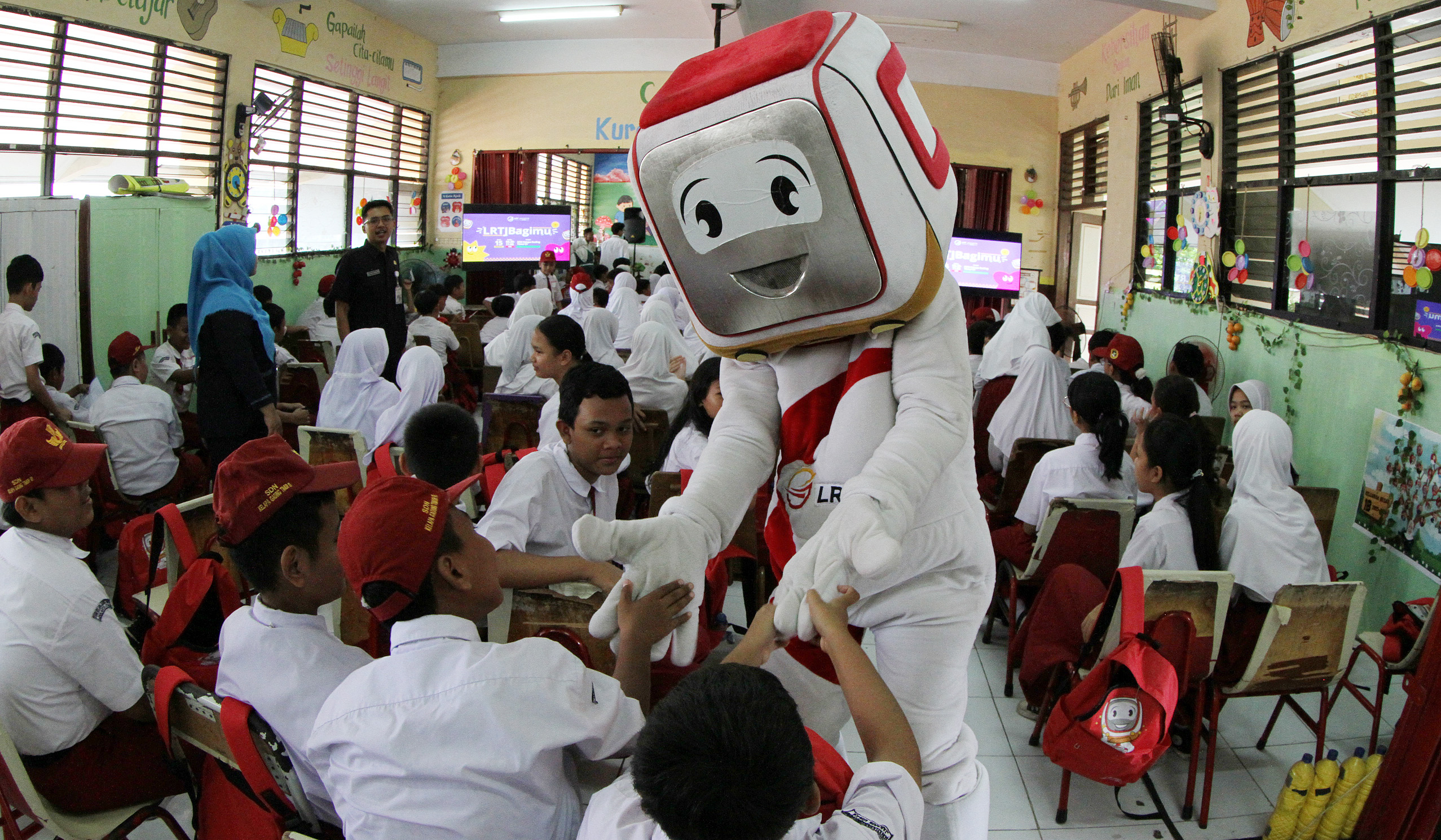 Edukasi transportasi publik. (Agus Priatna/SinPo.id)