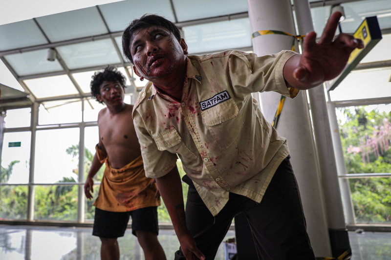 LRT Jakarta menghadirkan wahana bertajuk 'Train to Apocalypse: No Way Out’' yang hadir di Stasiun LRT Jakarta (Ashar/SinPo.id)