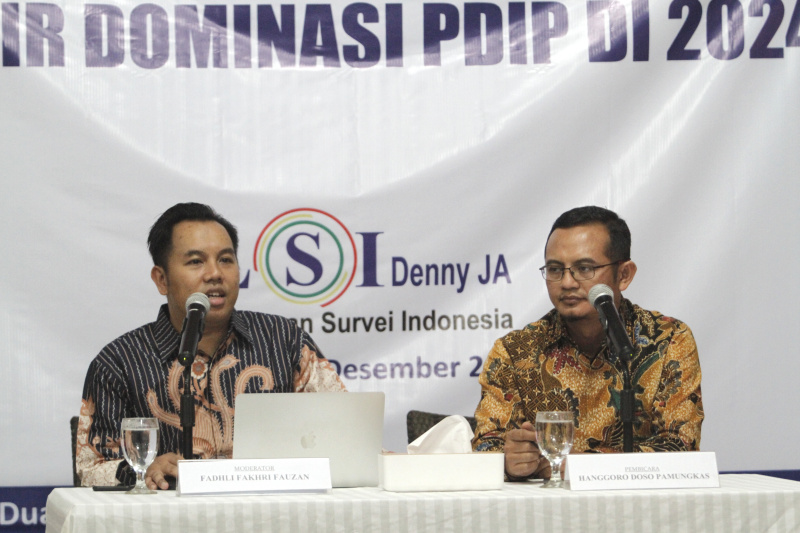 LSI Denny JA gelar konfrensi pers Partai Gerindra Ungguli PDIP (Ashar/SinPo.id)