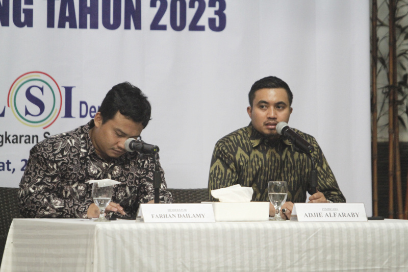 LSI Denny JA memprediksi pasangan Prabowo-Gibran menang satu putaran (Ashar/SinPo.id)