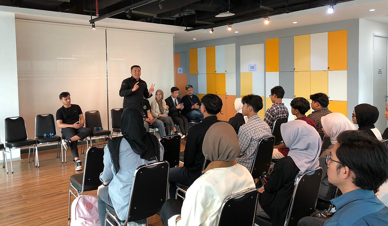 Program magang Sekolah Tinggi Multi Media “MMTC” Yogyakarta di stasiun televisi digital Sinpo TV.