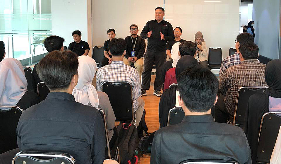 Program magang Sekolah Tinggi Multi Media “MMTC” Yogyakarta di stasiun televisi digital Sinpo TV.