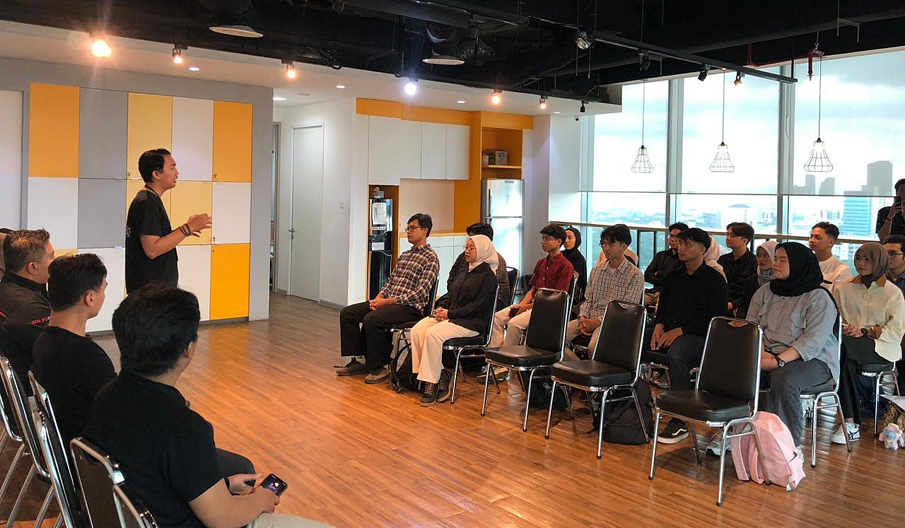 Program magang Sekolah Tinggi Multi Media “MMTC” Yogyakarta di stasiun televisi digital Sinpo TV.