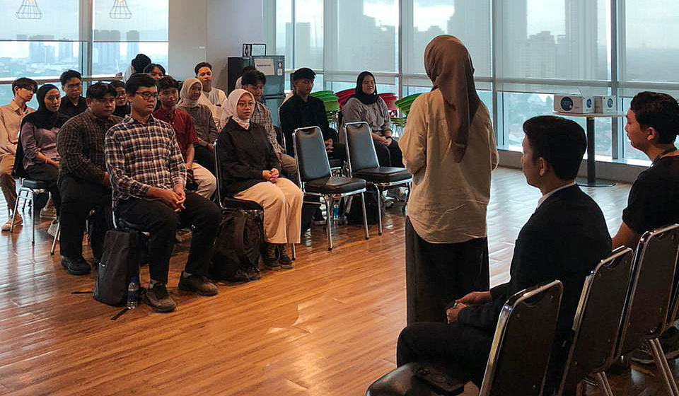 Program magang Sekolah Tinggi Multi Media “MMTC” Yogyakarta di stasiun televisi digital Sinpo TV.