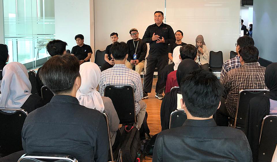 Program magang Sekolah Tinggi Multi Media “MMTC” Yogyakarta di stasiun televisi digital Sinpo TV.