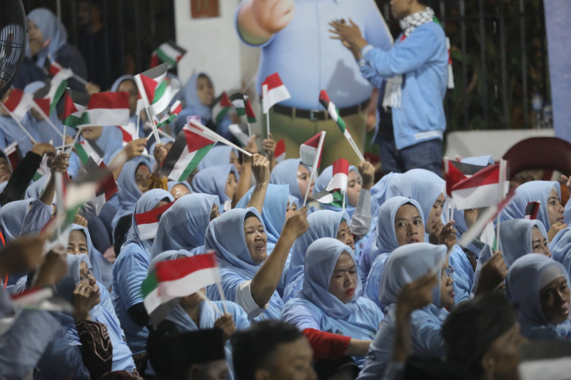 Majelis Zikir Nurul Wathon menggelar pengajian di Rumah Pemenangan Kertanagara mendoakan agar paslon 02 Prabowo-Gibran dilancarkan menjadi Presiden 2024 (Ashar/SinPo.id)