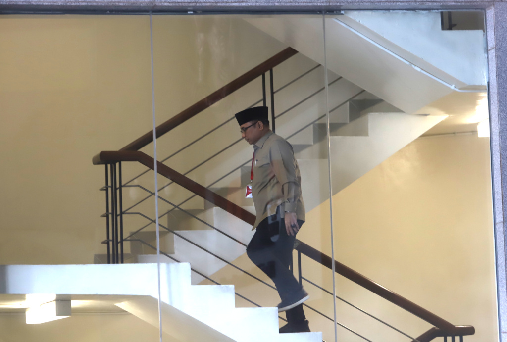 Mantan Menteri Agama Yaqut Cholil Qoumas kembali menjalani pemeriksaan oleh KPK sebagai saksi terkait kasus dugaan korupsi Kouta Haji di Kementerian Agama pada tahun 2023-2024 (Ashar/SinPo.id)