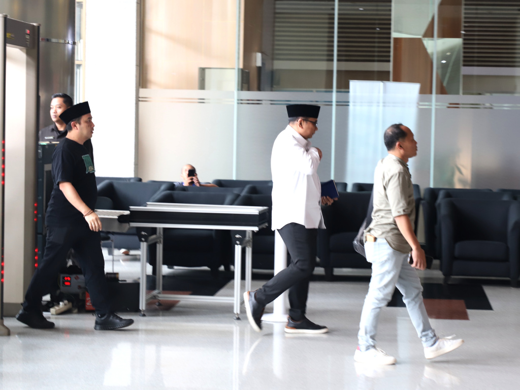 Eks Menteri Agama Yaqut Cholil Qoumas kembali menjalani pemeriksaan sebagai saksi tersangka terkait kasus dugaan korupsi Kouta Haji 2023-2024 (Ashar/SinPo.id)