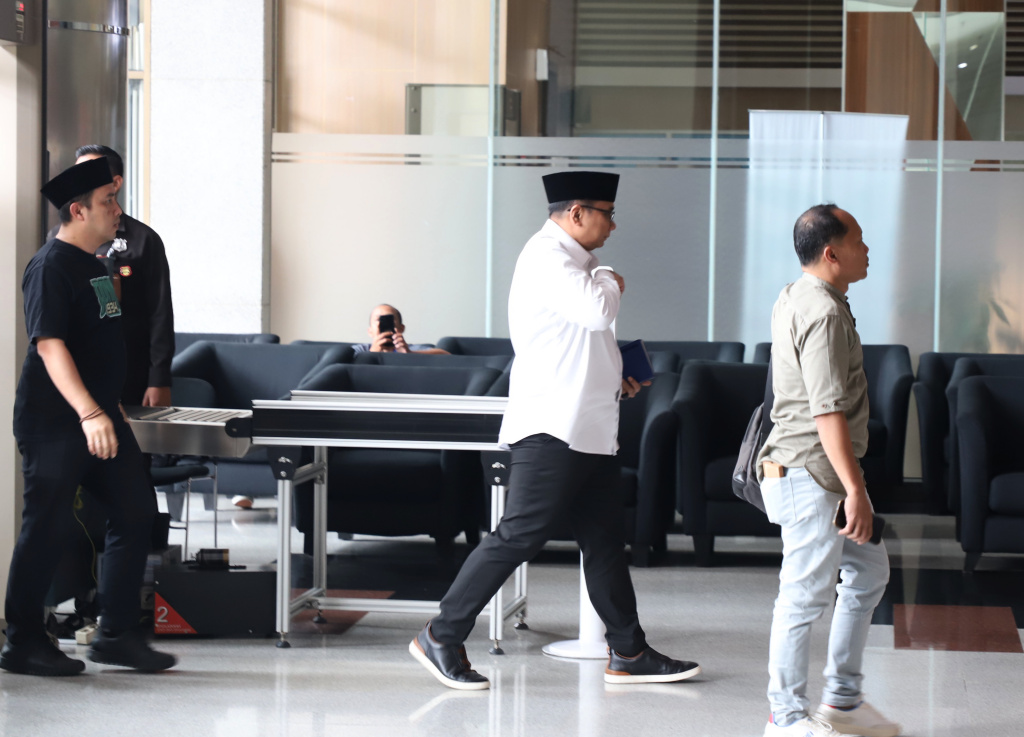 Eks Menteri Agama Yaqut Cholil Qoumas kembali menjalani pemeriksaan sebagai saksi tersangka terkait kasus dugaan korupsi Kouta Haji 2023-2024 (Ashar/SinPo.id)