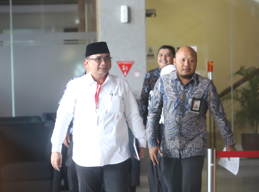 Eks Menteri Agama Yaqut Cholil Qoumas kembali menjalani pemeriksaan sebagai saksi tersangka terkait kasus dugaan korupsi Kouta Haji 2023-2024 (Ashar/SinPo.id)