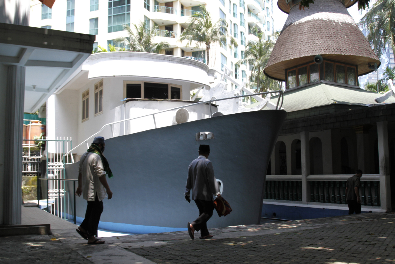 Masjid Perahu ini dibangun pada tahun 1960 dan terinpirasi dari kisah cerita Nabi Nuh yang membangun Kapal Besar untuk menyelematkan Umatnya (Ashar/SinPo.id)