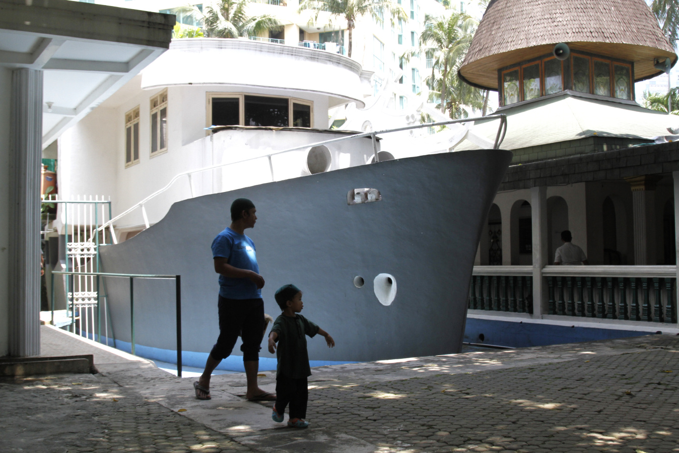 Masjid Perahu ini dibangun pada tahun 1960 dan terinpirasi dari kisah cerita Nabi Nuh yang membangun Kapal Besar untuk menyelematkan Umatnya (Ashar/SinPo.id)