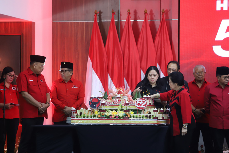 Ketua Umum PDIP Megawati Soekarnoputri menghadiri HUT ke-52 PDIP yang bertema