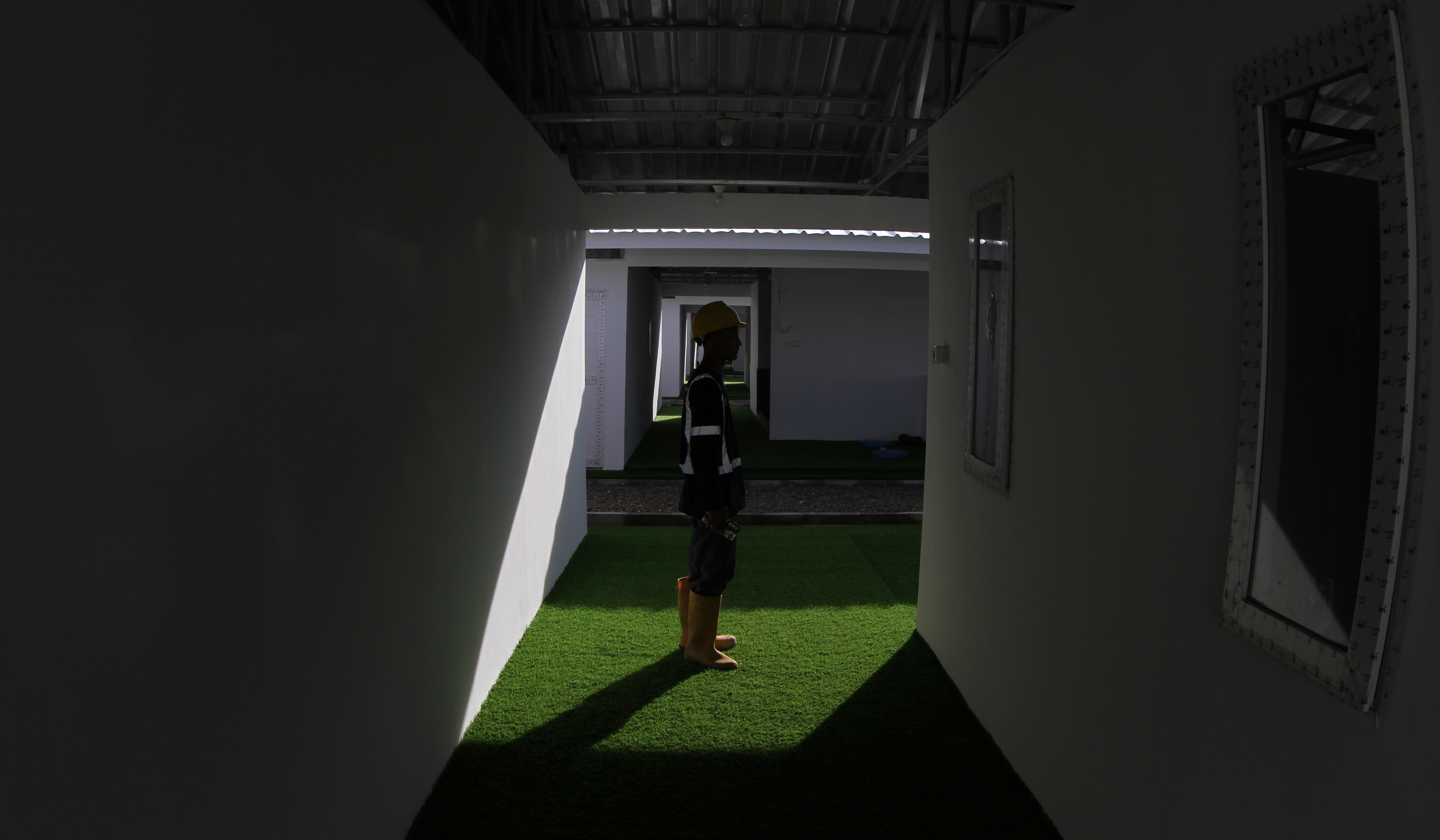 Pembangunan 324 unit huntara bagi warga bantaran rel Senen. (Agus Priatna/SinPo.id)