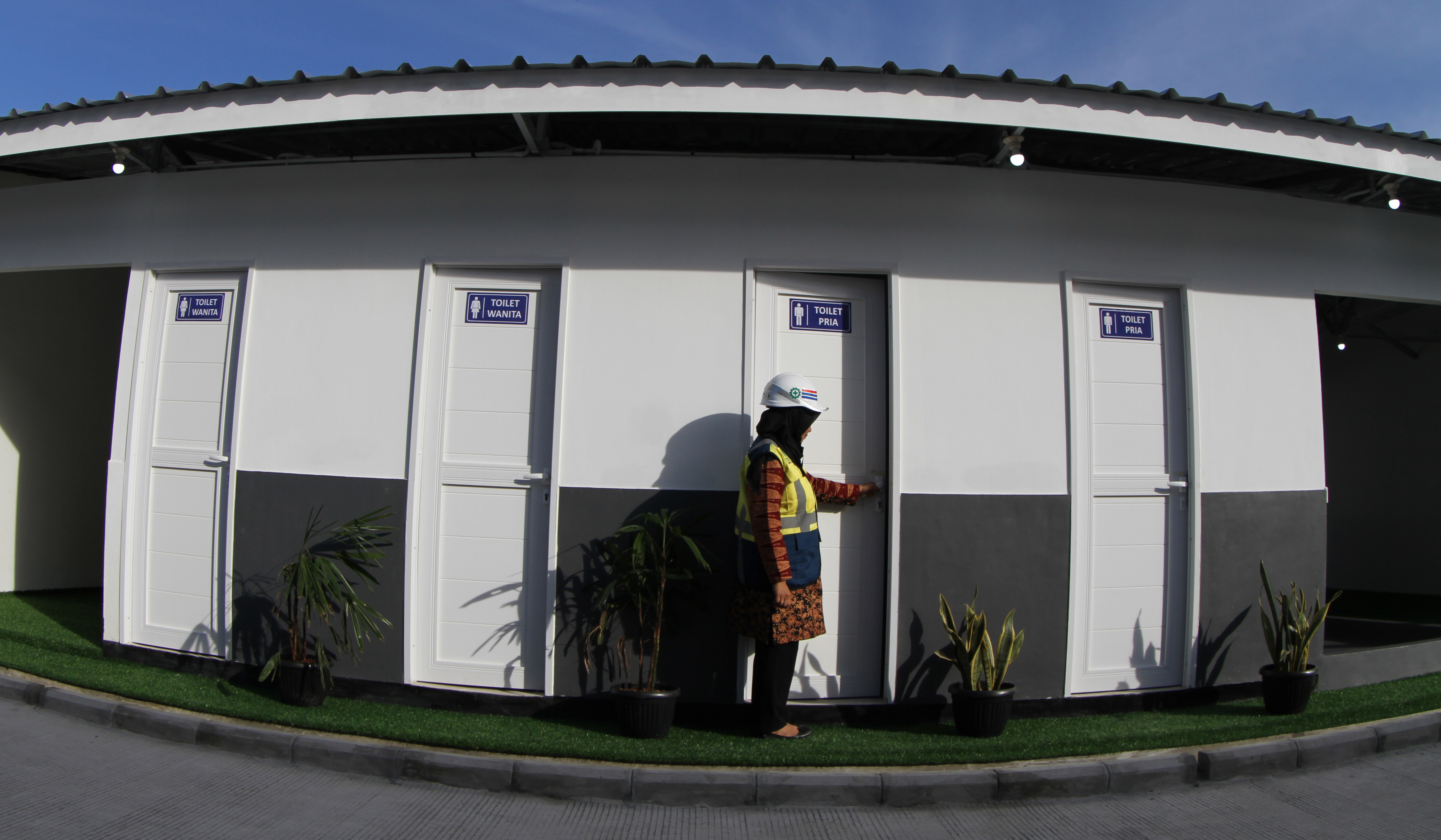 Pembangunan 324 unit huntara bagi warga bantaran rel Senen. (Agus Priatna/SinPo.id)