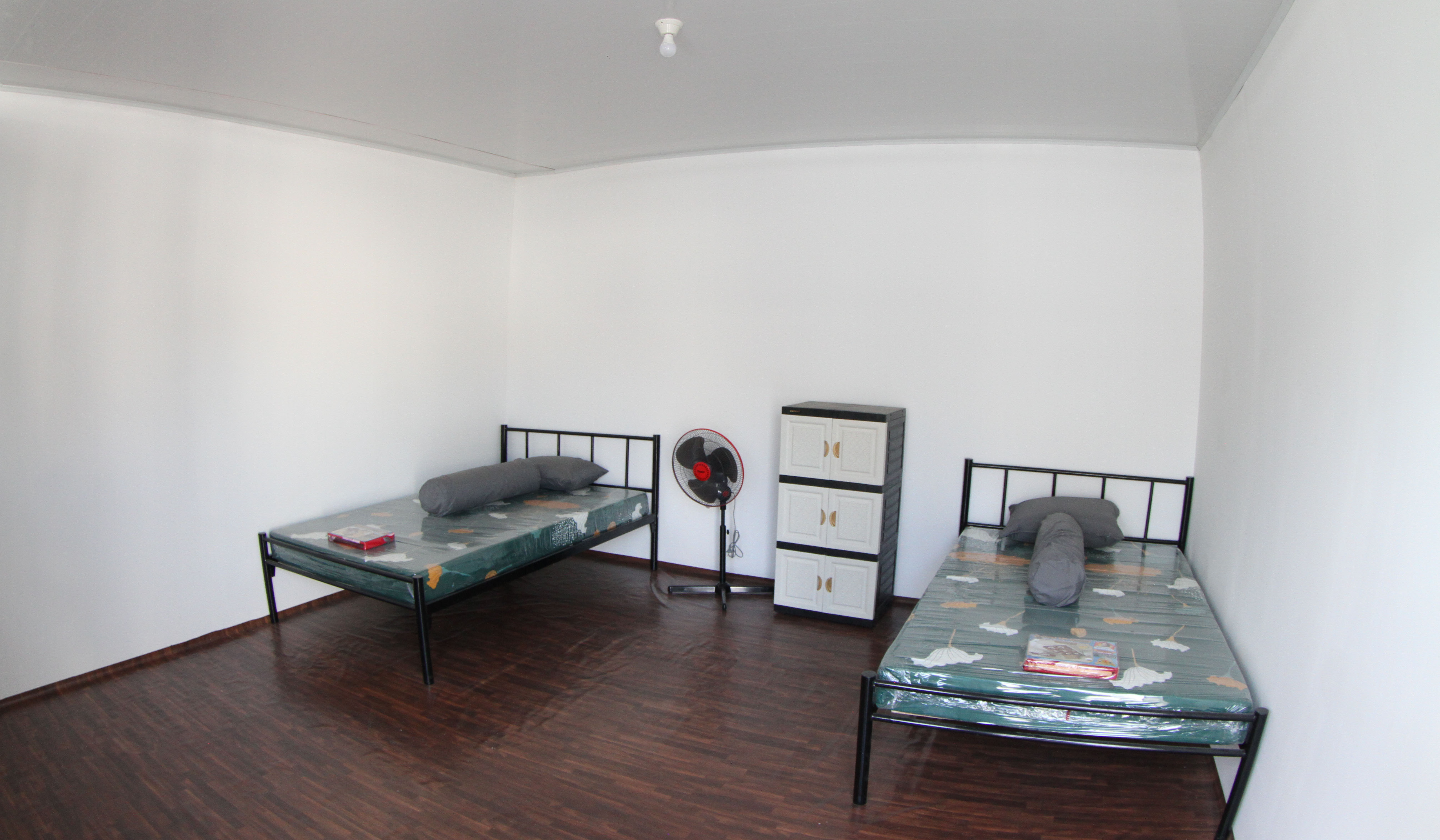 Pembangunan 324 unit huntara bagi warga bantaran rel Senen. (Agus Priatna/SinPo.id)