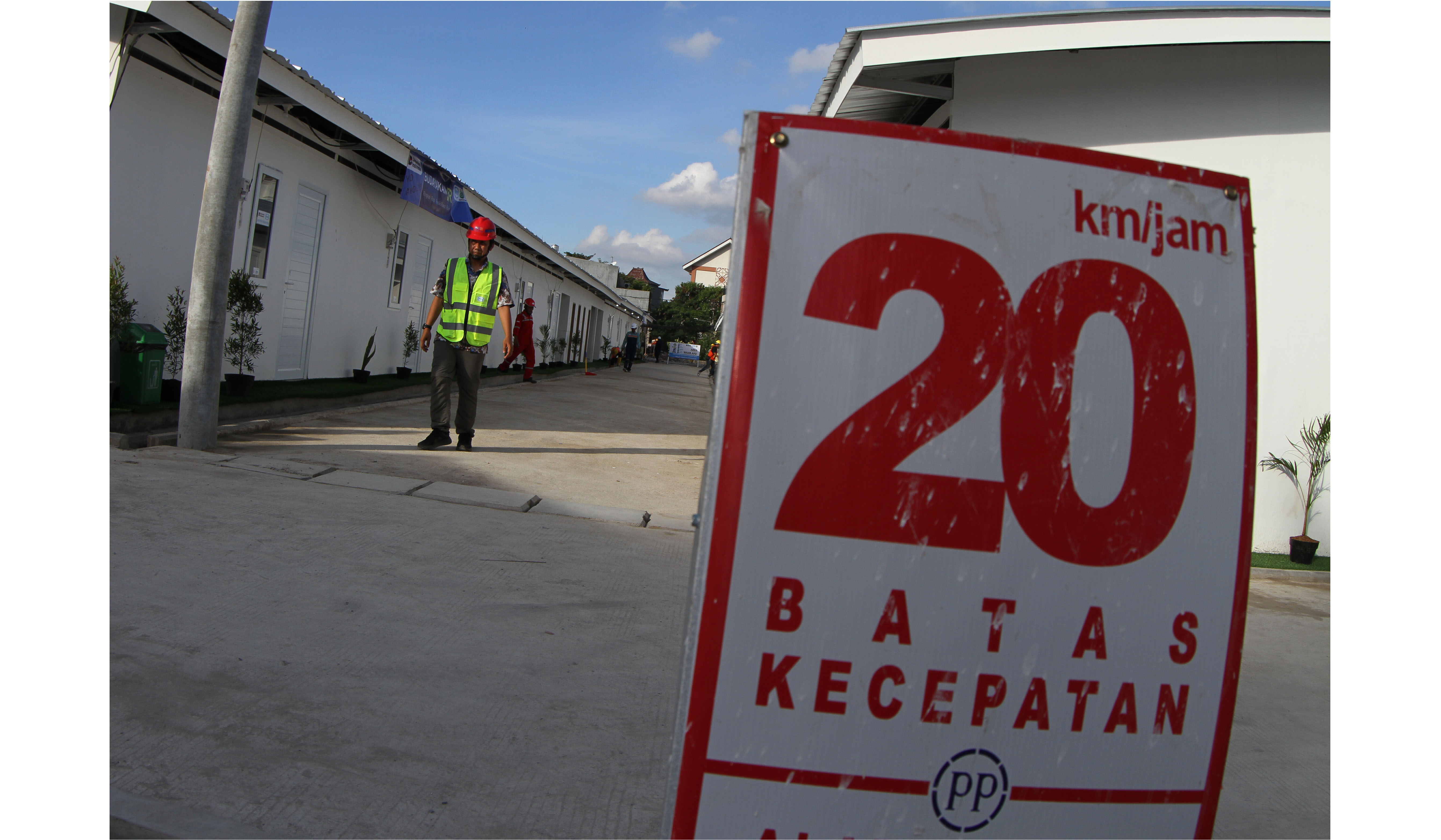 Pembangunan 324 unit huntara bagi warga bantaran rel Senen. (Agus Priatna/SinPo.id)