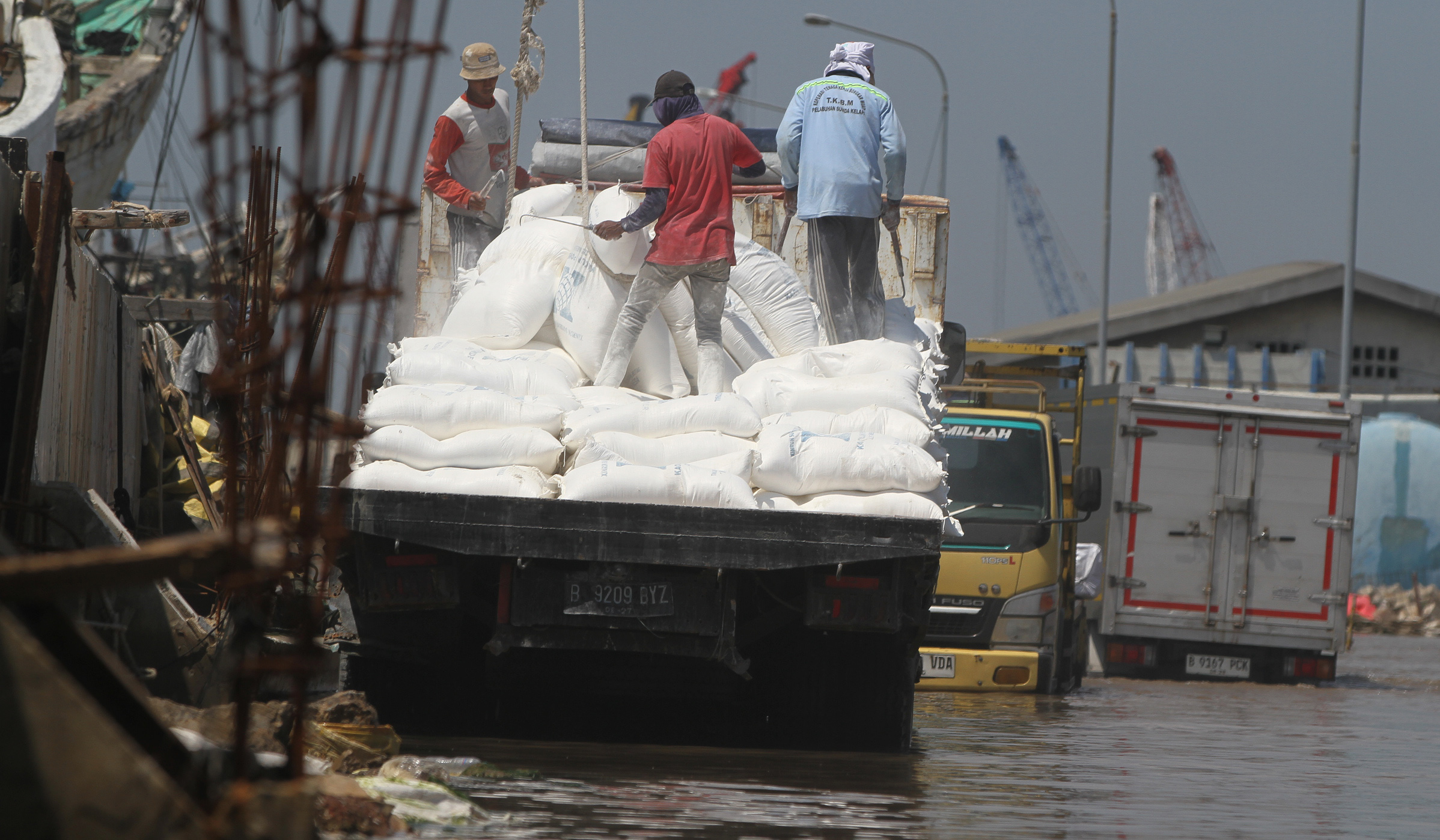 Banjir rob di Pelabuhan Sunda Kelapa. (Agus Priatna/SinPo.id)