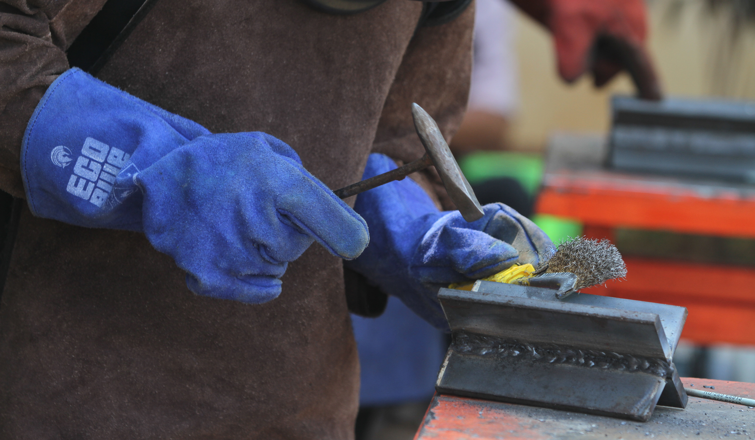Pelatihan las di Kelurahan Pondok Kopi. (Agus Priatna/SinPo.id)