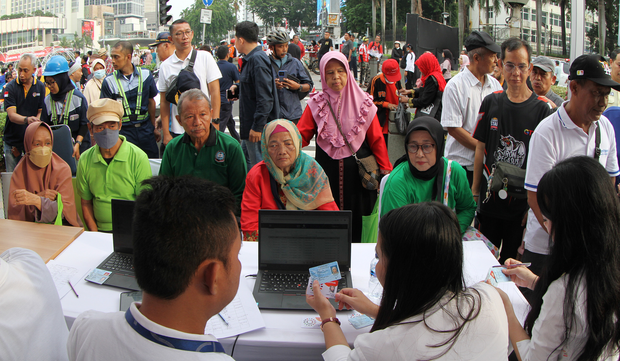 Pendaftaran KLG Lansia. (Agus Priatna/SinPo.id)