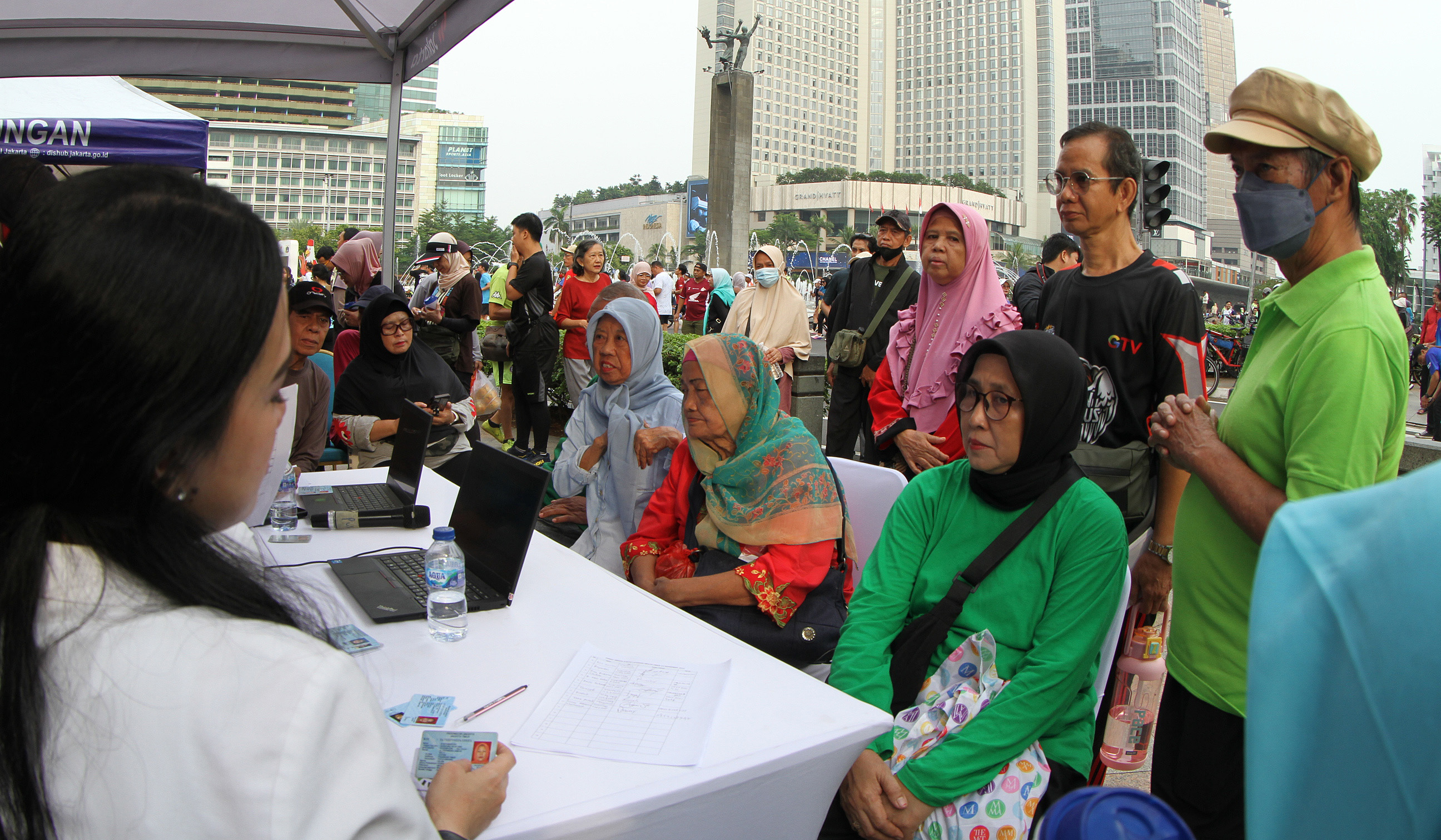 Pendaftaran KLG Lansia. (Agus Priatna/SinPo.id)