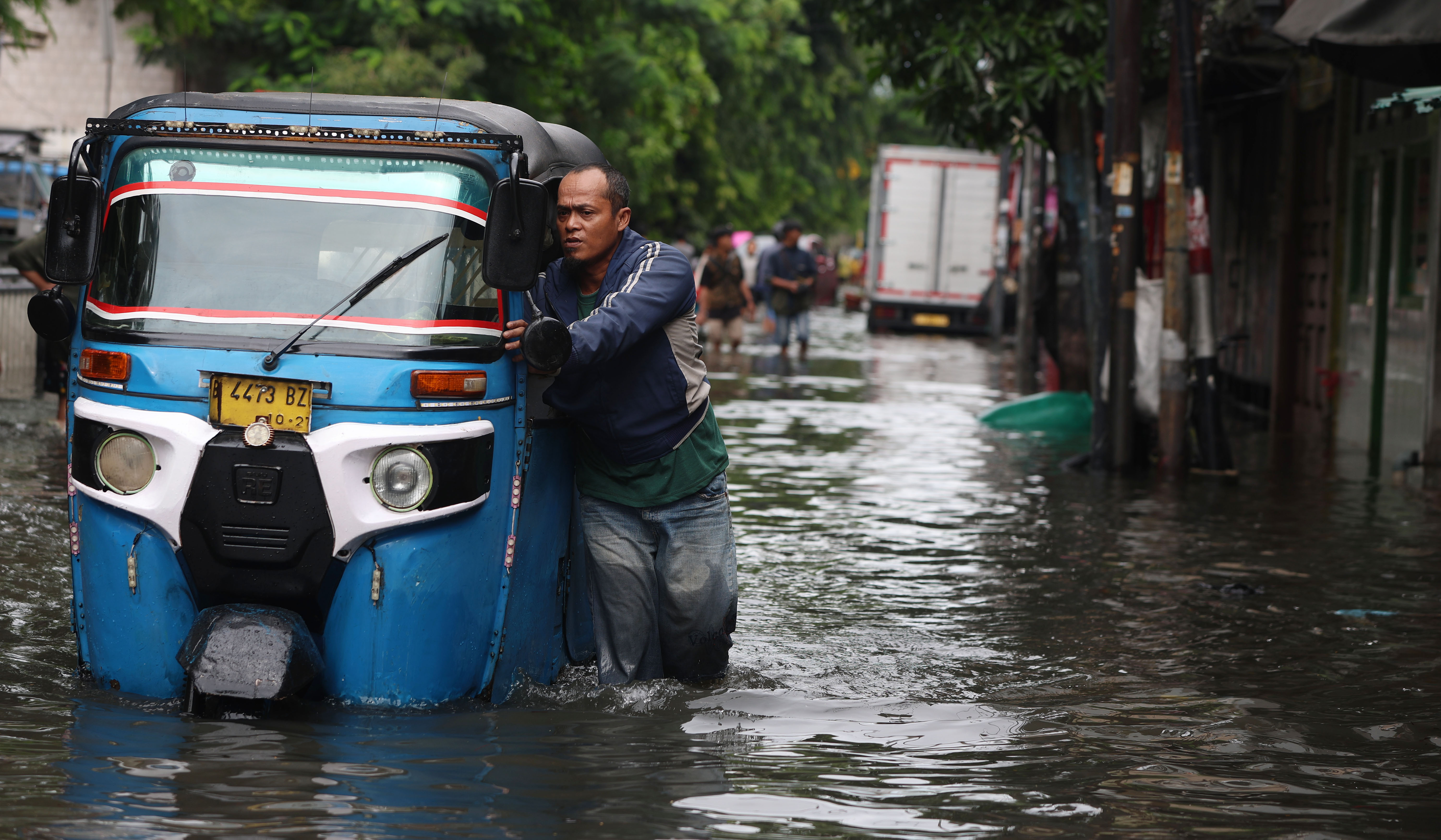 Banjir dikawasan Pademangan, Jakarta. (Agus Priatna/SinPo.id)