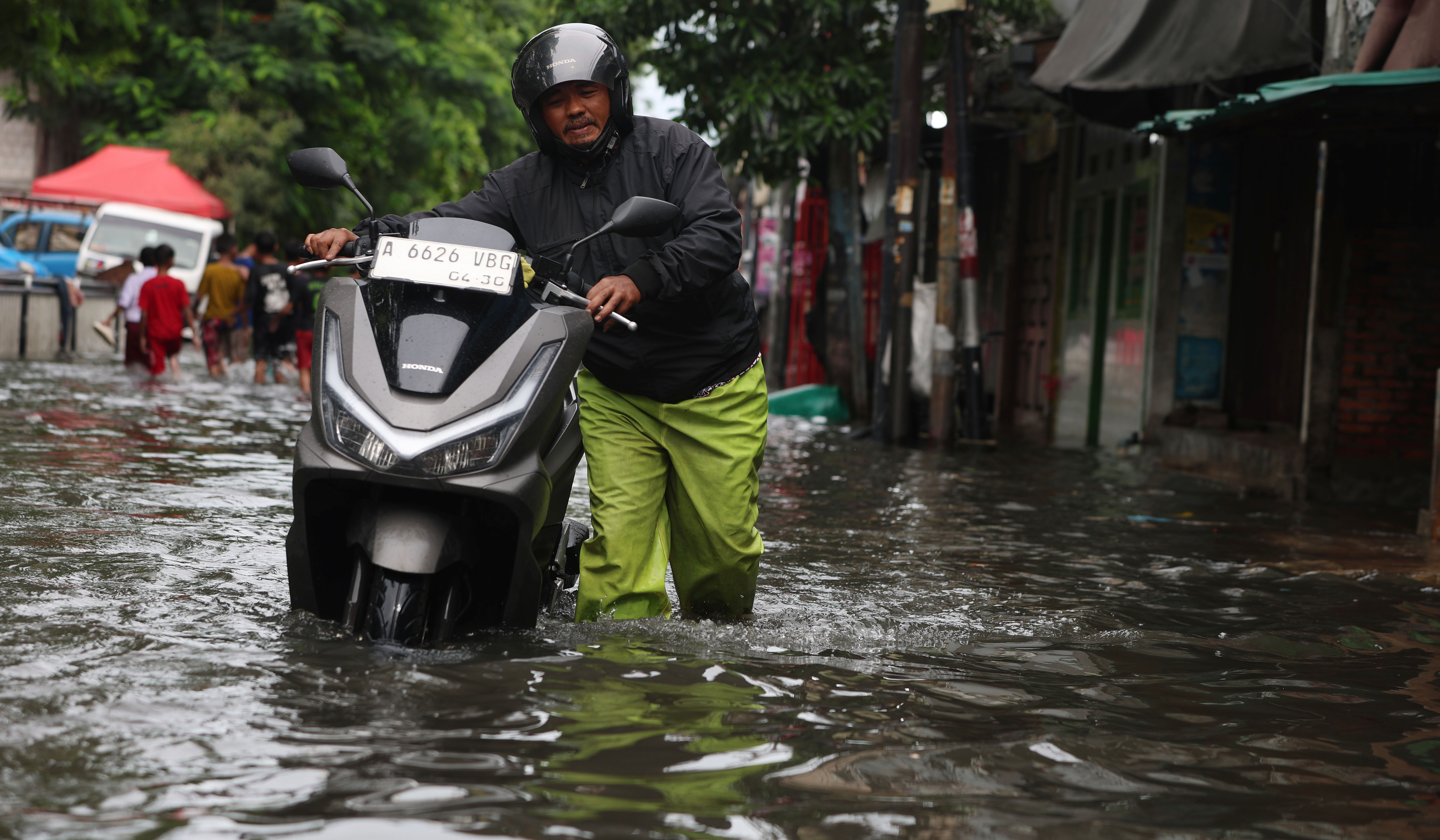 Banjir dikawasan Pademangan, Jakarta. (Agus Priatna/SinPo.id)