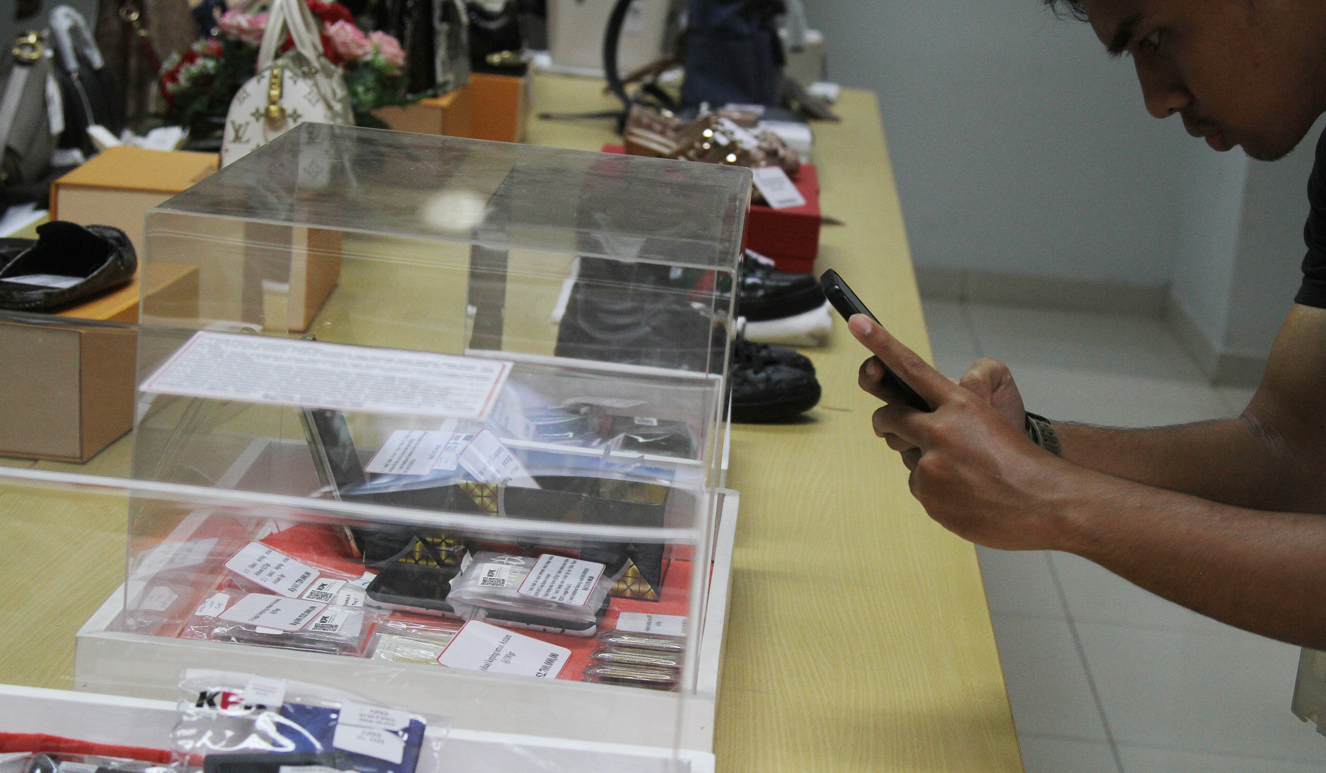 KPK bakal lelang barang koruptor. (Agus Priatna/SinPo.Id)