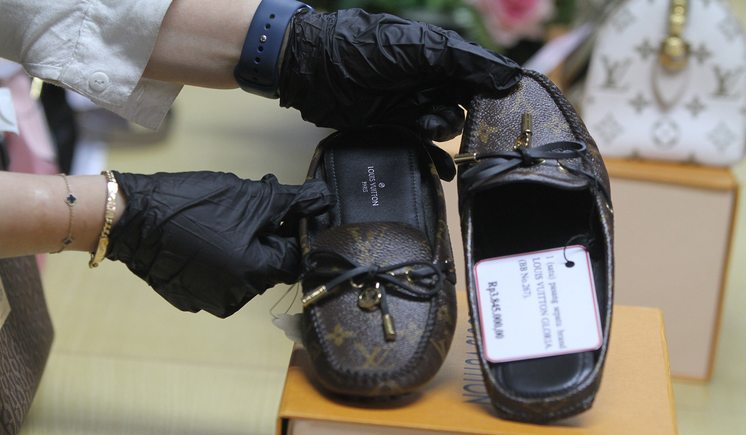 KPK bakal lelang barang koruptor. (Agus Priatna/SinPo.Id)