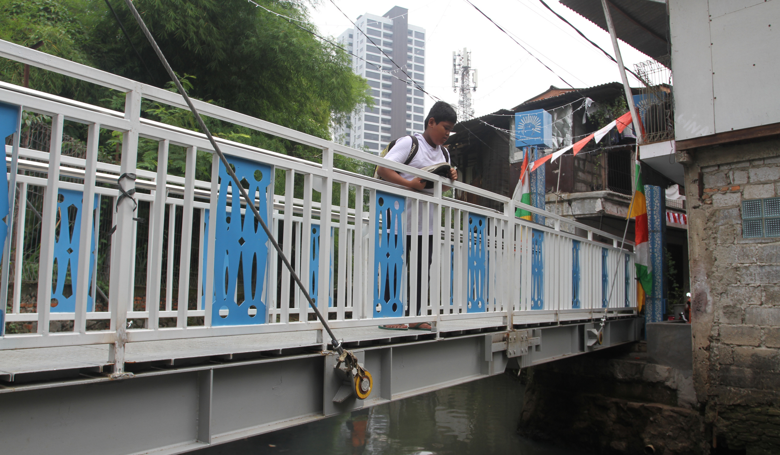 Jembatan Antar Kampung di Jakarta. (Agus Priatna/SinPo.id)