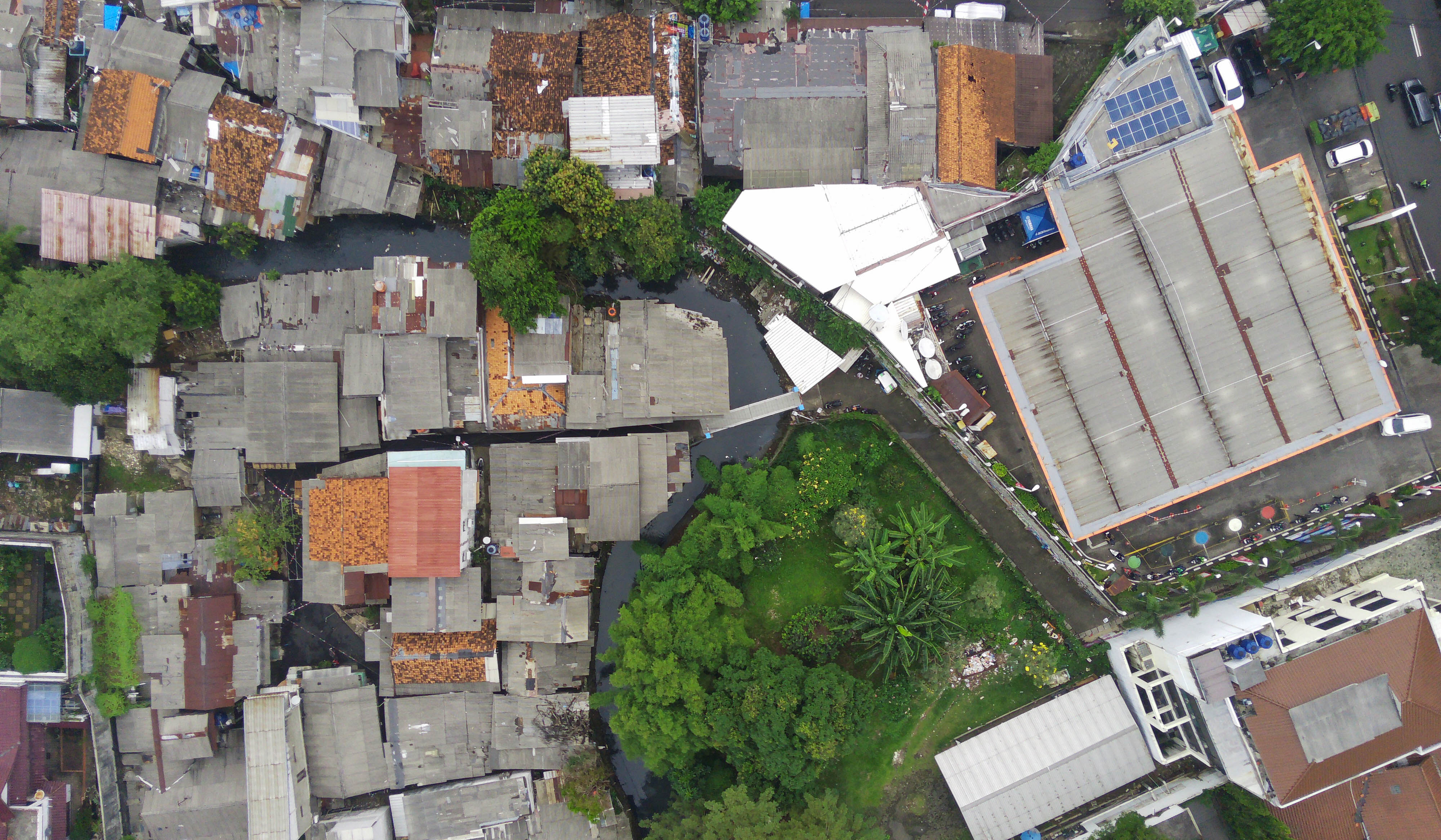 Jembatan Antar Kampung di Jakarta. (Agus Priatna/SinPo.id)
