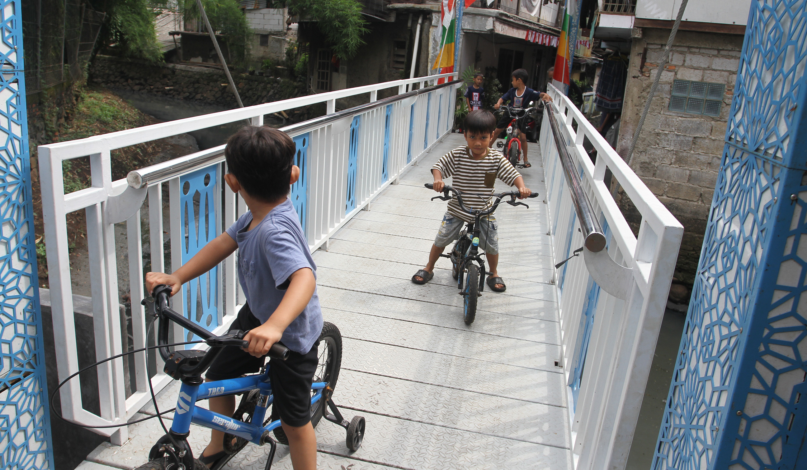 Jembatan Antar Kampung di Jakarta. (Agus Priatna/SinPo.id)