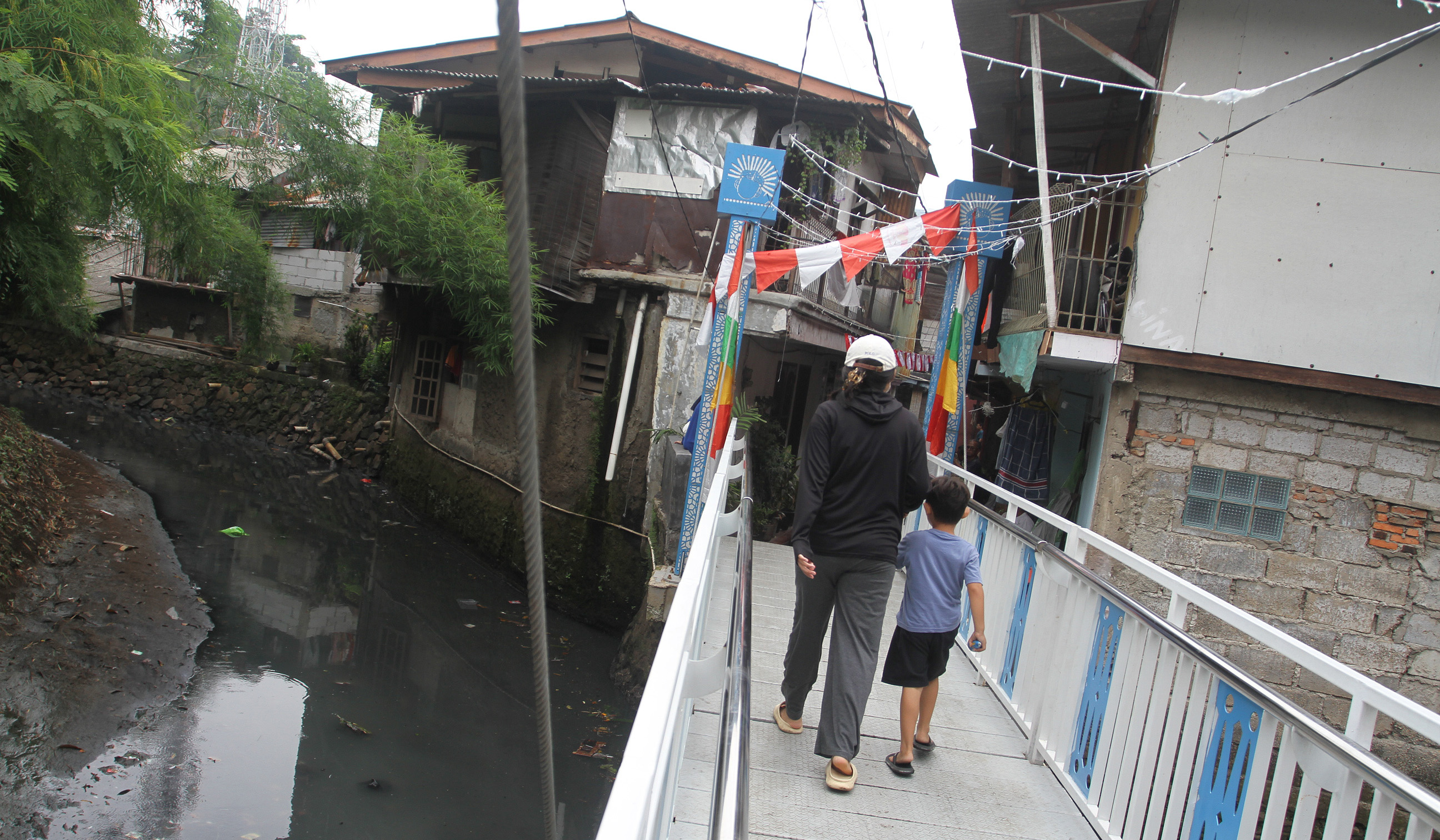 Jembatan Antar Kampung di Jakarta. (Agus Priatna/SinPo.id)