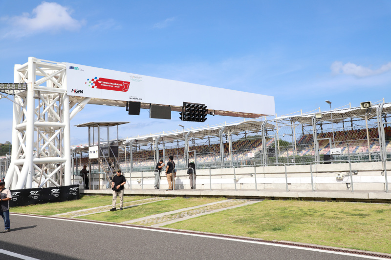 Melihat Kemegahan sirkuit Internasional Mandalika MotoGP di Lombok yang mempunyai panjang 4,31 kilometer dan memiliki 17 tikungan (Ashar/SinPo.id)