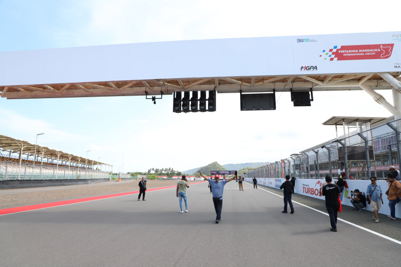 Melihat Kemegahan sirkuit Internasional Mandalika MotoGP di Lombok yang mempunyai panjang 4,31 kilometer dan memiliki 17 tikungan (Ashar/SinPo.id)