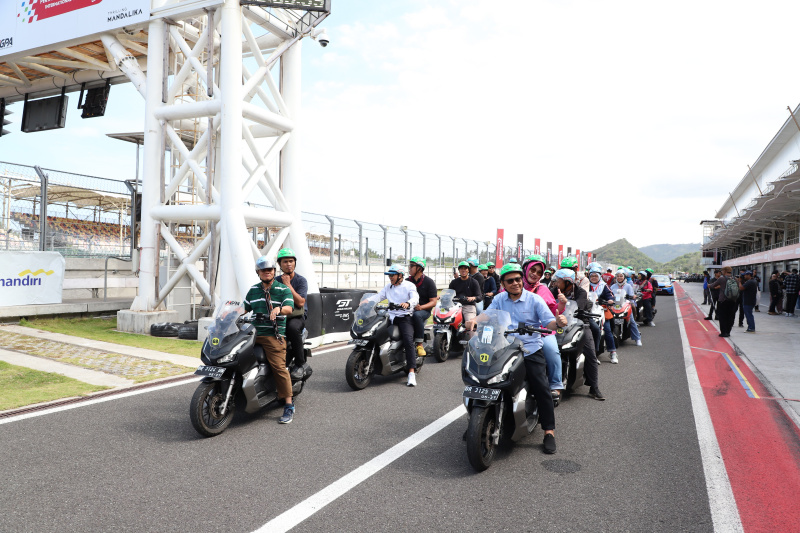 Melihat Kemegahan sirkuit Internasional Mandalika MotoGP di Lombok yang mempunyai panjang 4,31 kilometer dan memiliki 17 tikungan (Ashar/SinPo.id)