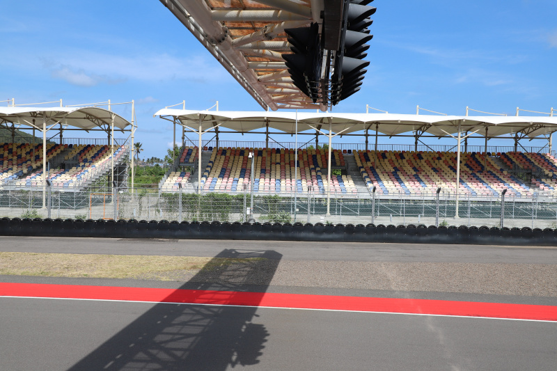 Melihat Kemegahan sirkuit Internasional Mandalika MotoGP di Lombok yang mempunyai panjang 4,31 kilometer dan memiliki 17 tikungan (Ashar/SinPo.id)