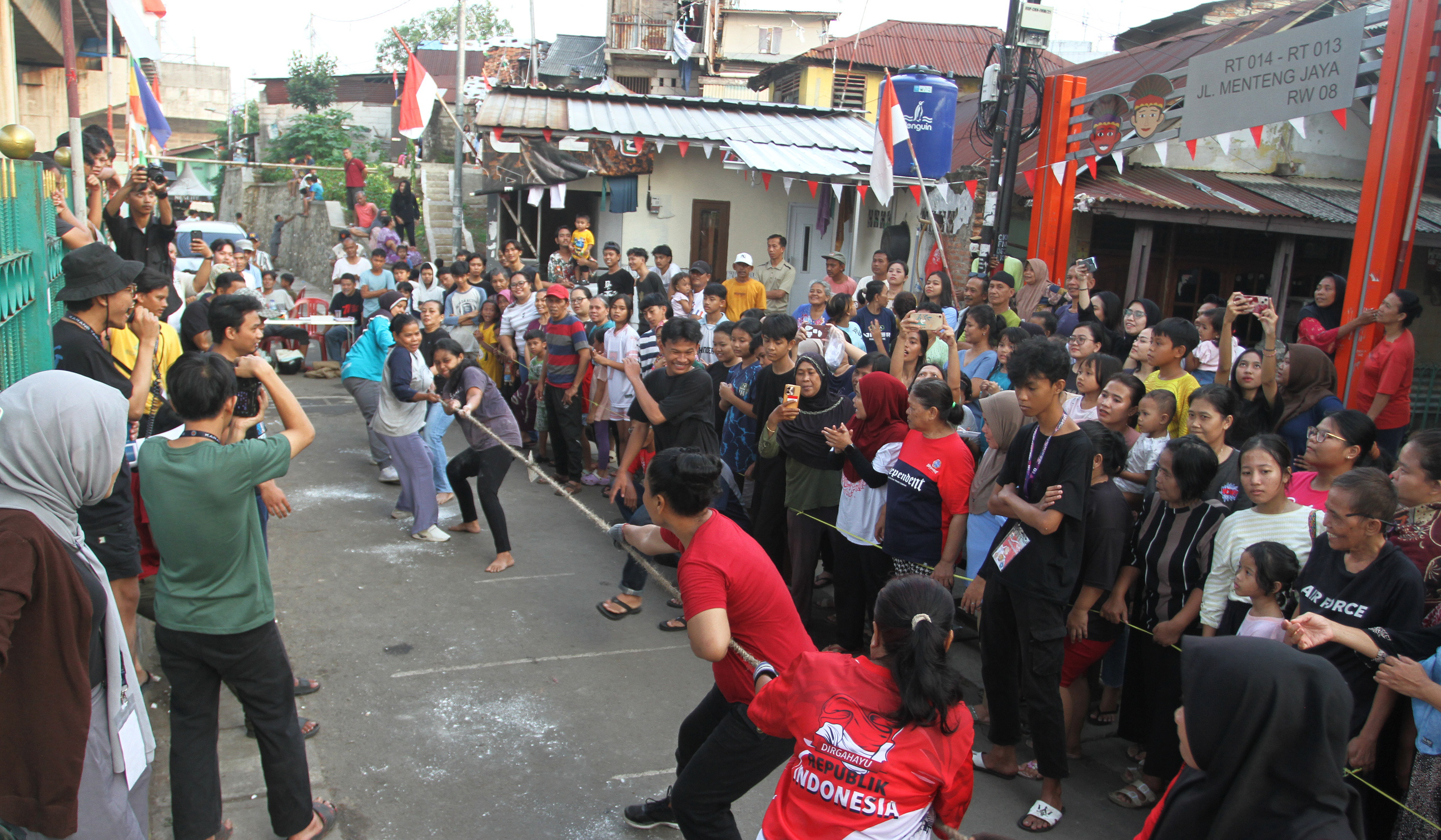Lomba HUT ke-80 RI di Menteng Jaya. (Agus Priatna/SinPo.id)