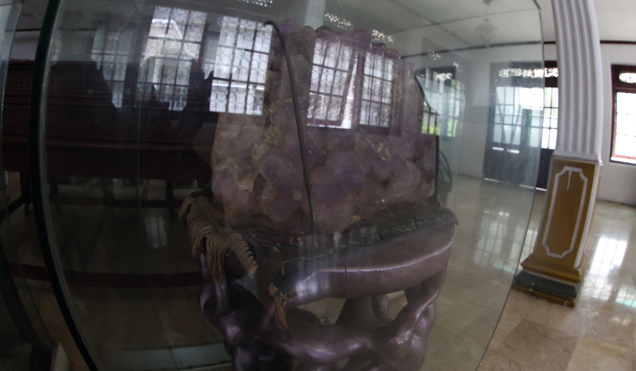 Suasana masjid perahu. (Agus Priatna/SinPo.id)