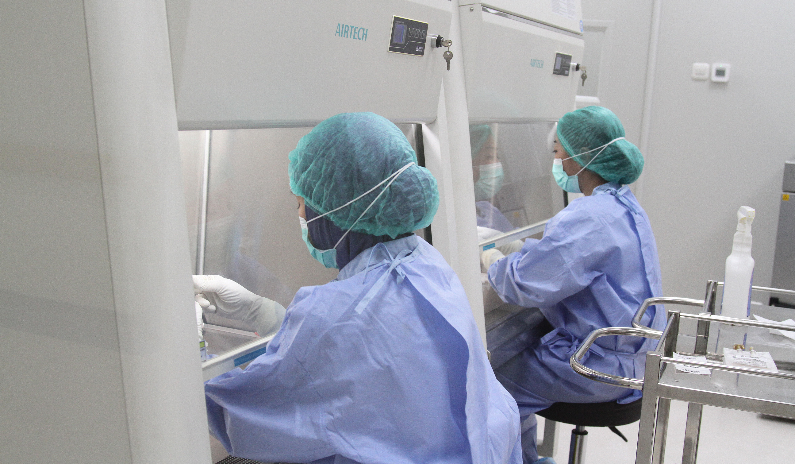 Pengambilan plasma darah di RSPPN. (Agus Priatna/SinPo.id)