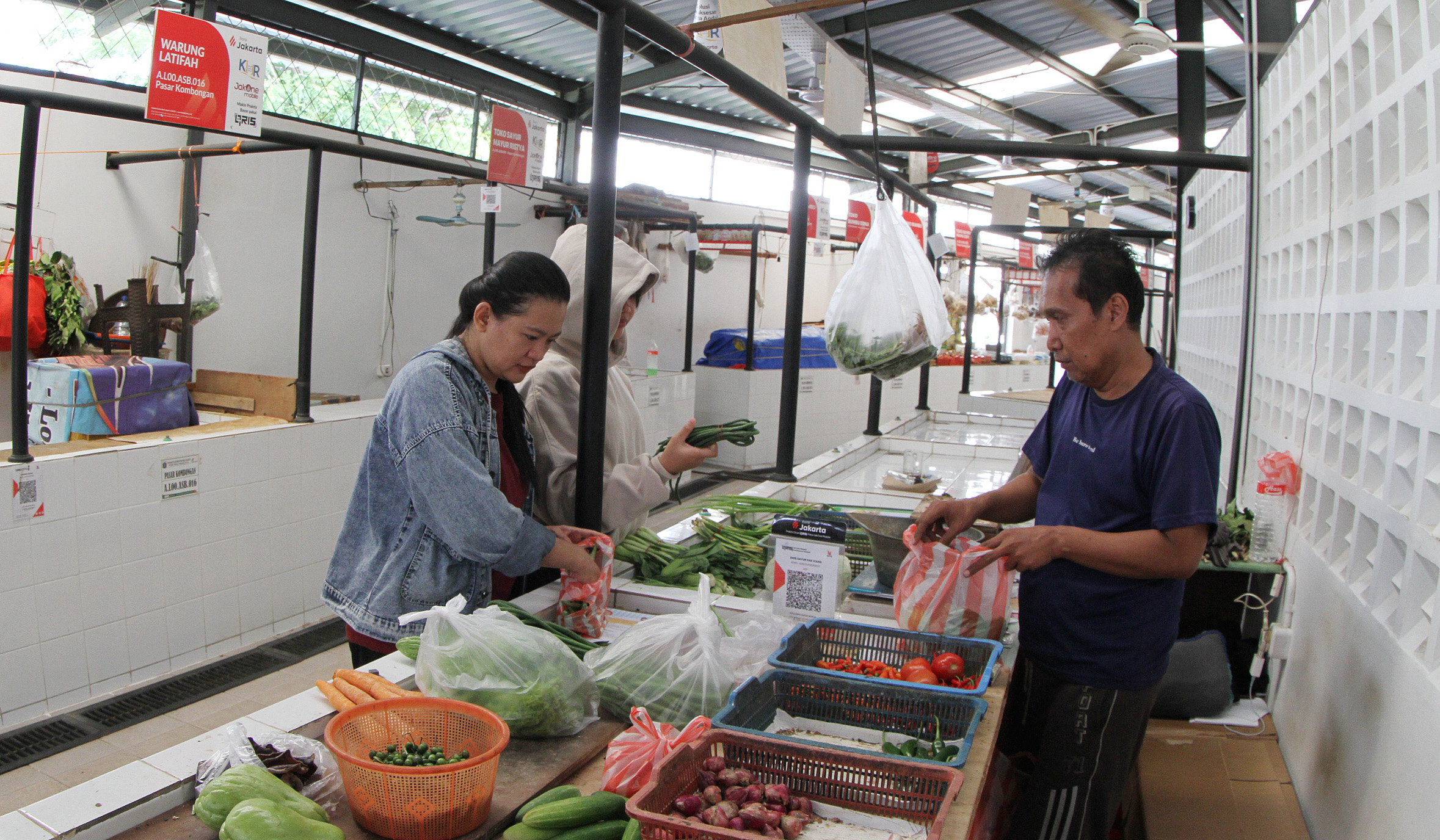 Suasan pasar Kombongan usai direvitalisasi. (Agus Priatna/SinPo.id)