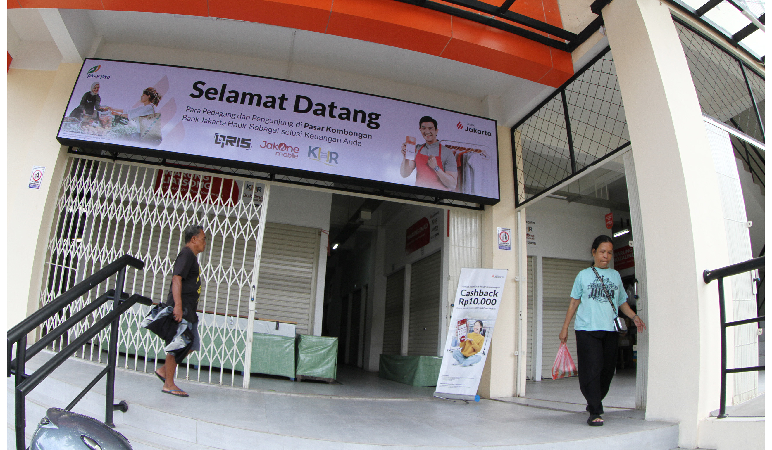 Suasan pasar Kombongan usai direvitalisasi. (Agus Priatna/SinPo.id)