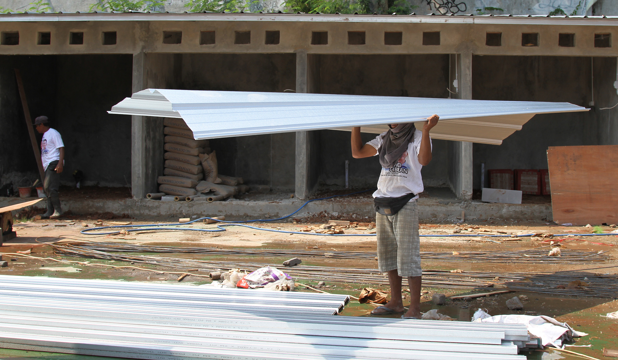 Pembangunan Sentra Fauna Lenteng Agung. (Agus Priatna/SinPo.id)