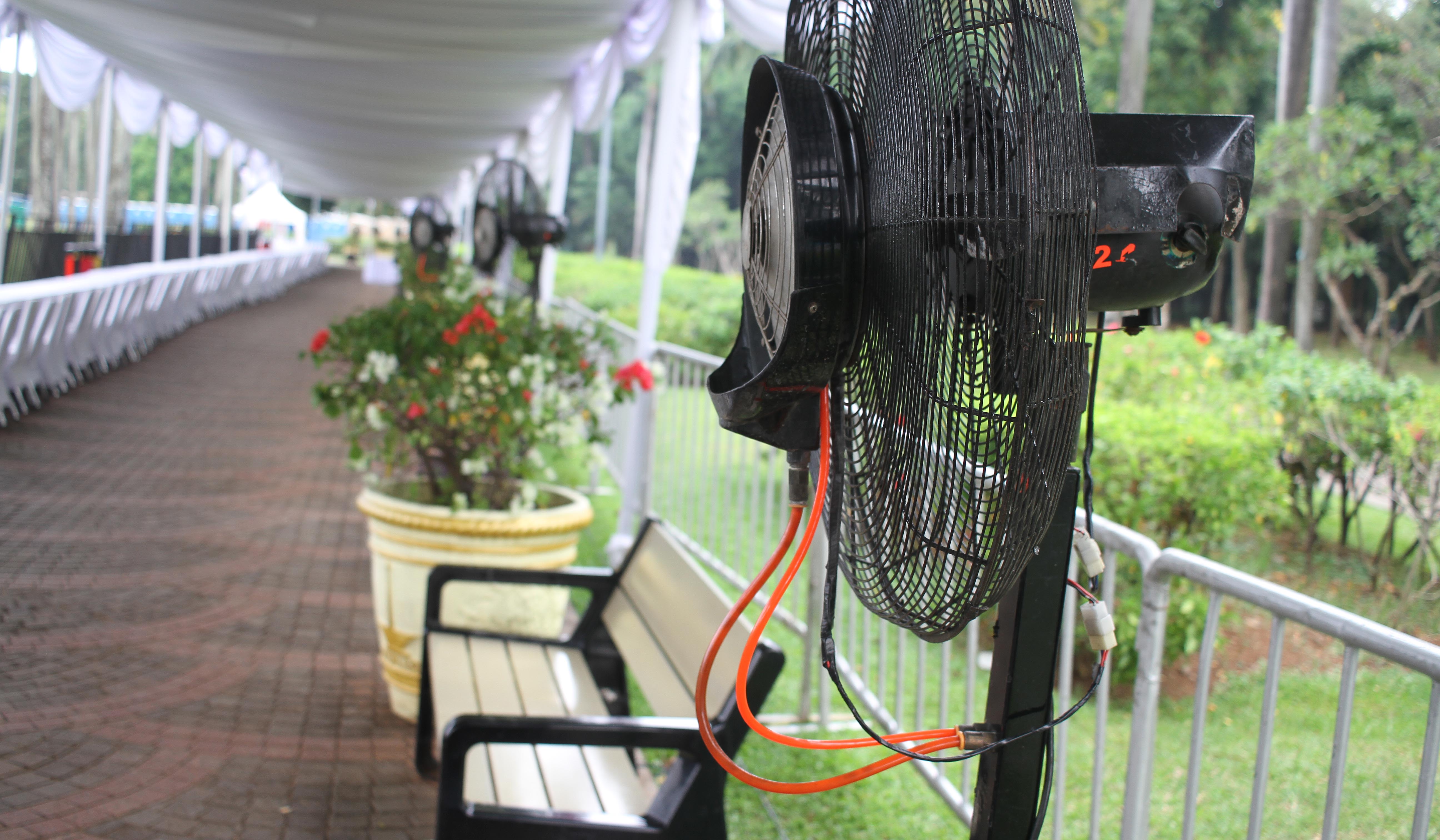 Persiapan jelang puncak hari buruh di kawasan Monas. (Agus Priatna/SinPo.id)