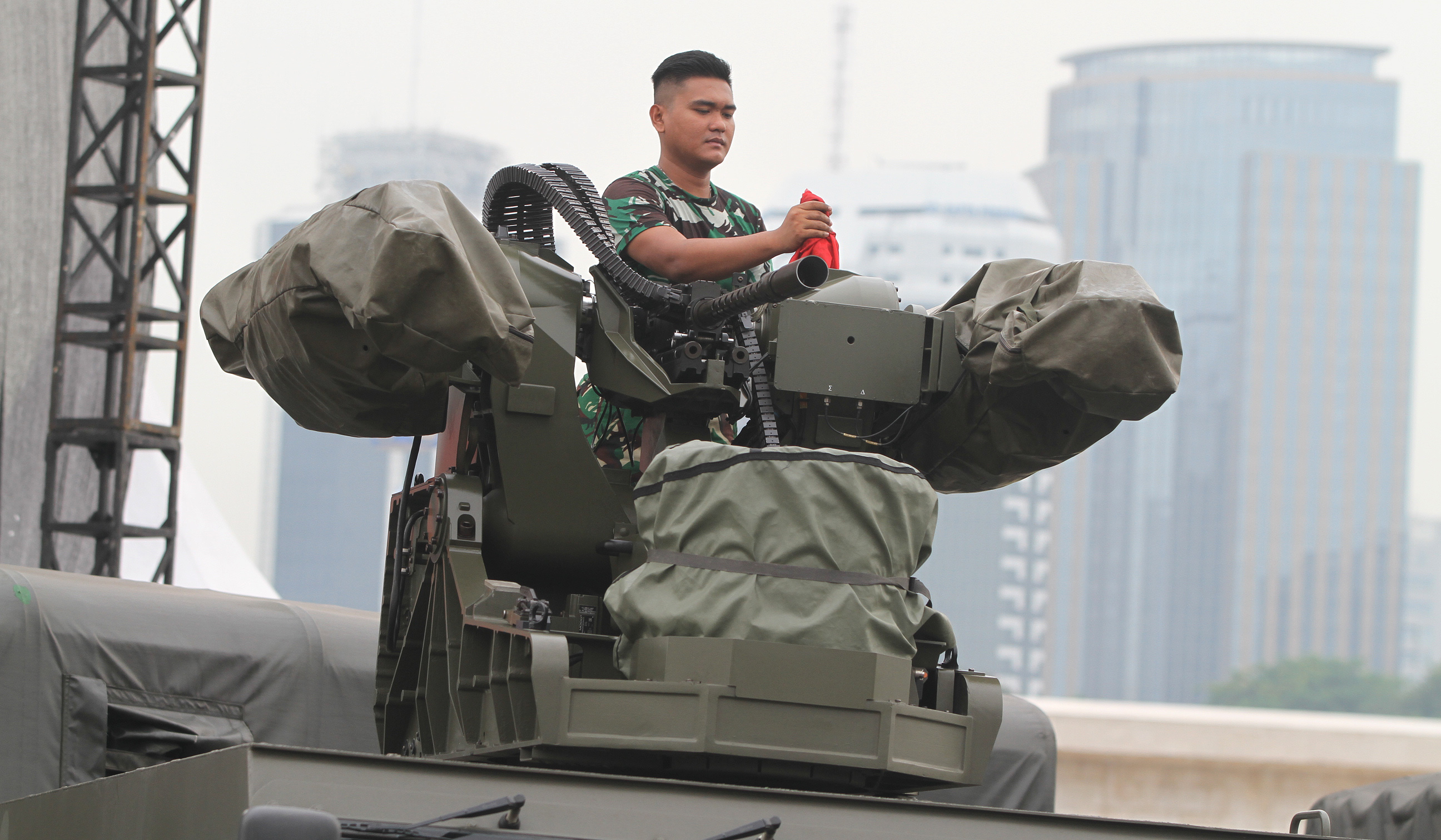 Persiapan TNI Fair 2025 di Monas. (Agus Priatna/SinPo.id)
