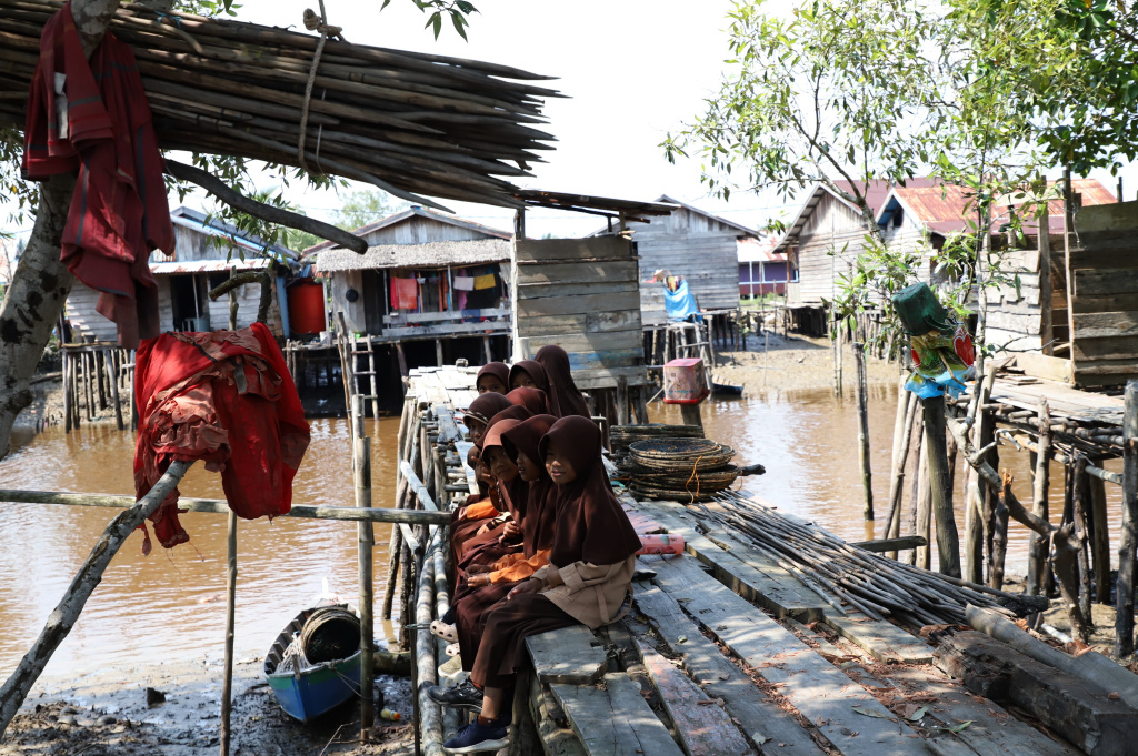 Melihat potret kehidupan warga desa Kuala Selat yang berpenghasilan dari nelayan petani Kelapa dan Mangrove (Ashar/SinPo.id)